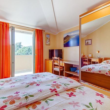 Apartments And Rooms By The Sea Nerezine, Losinj - 11815 Room photo