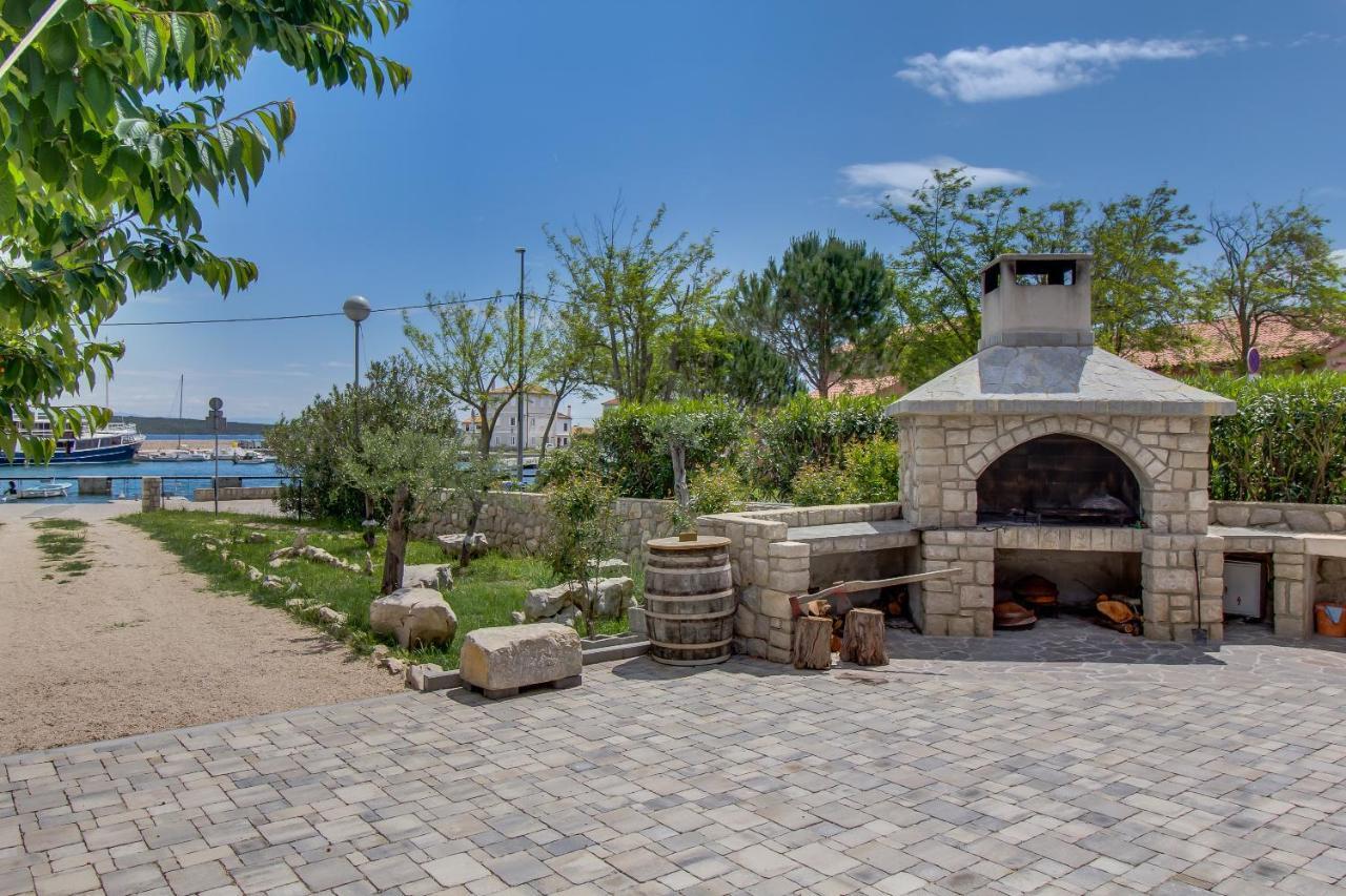 Apartments And Rooms By The Sea Nerezine, Losinj - 11815 Exterior photo